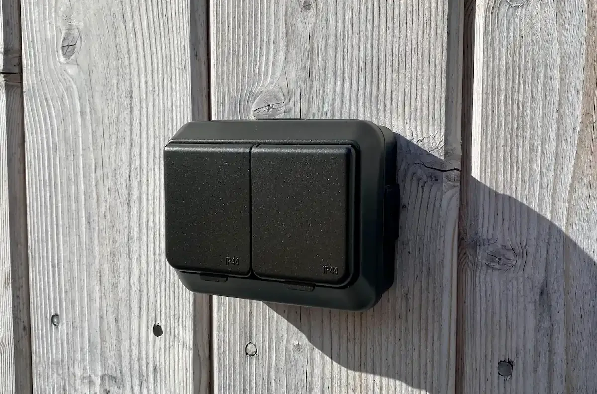 Installation av eluttag / vägguttag utomhus